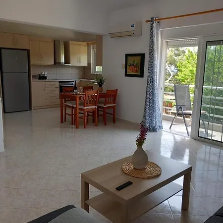 Margerita Apartment Asgourou