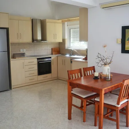 Margerita Apartment Asgourou